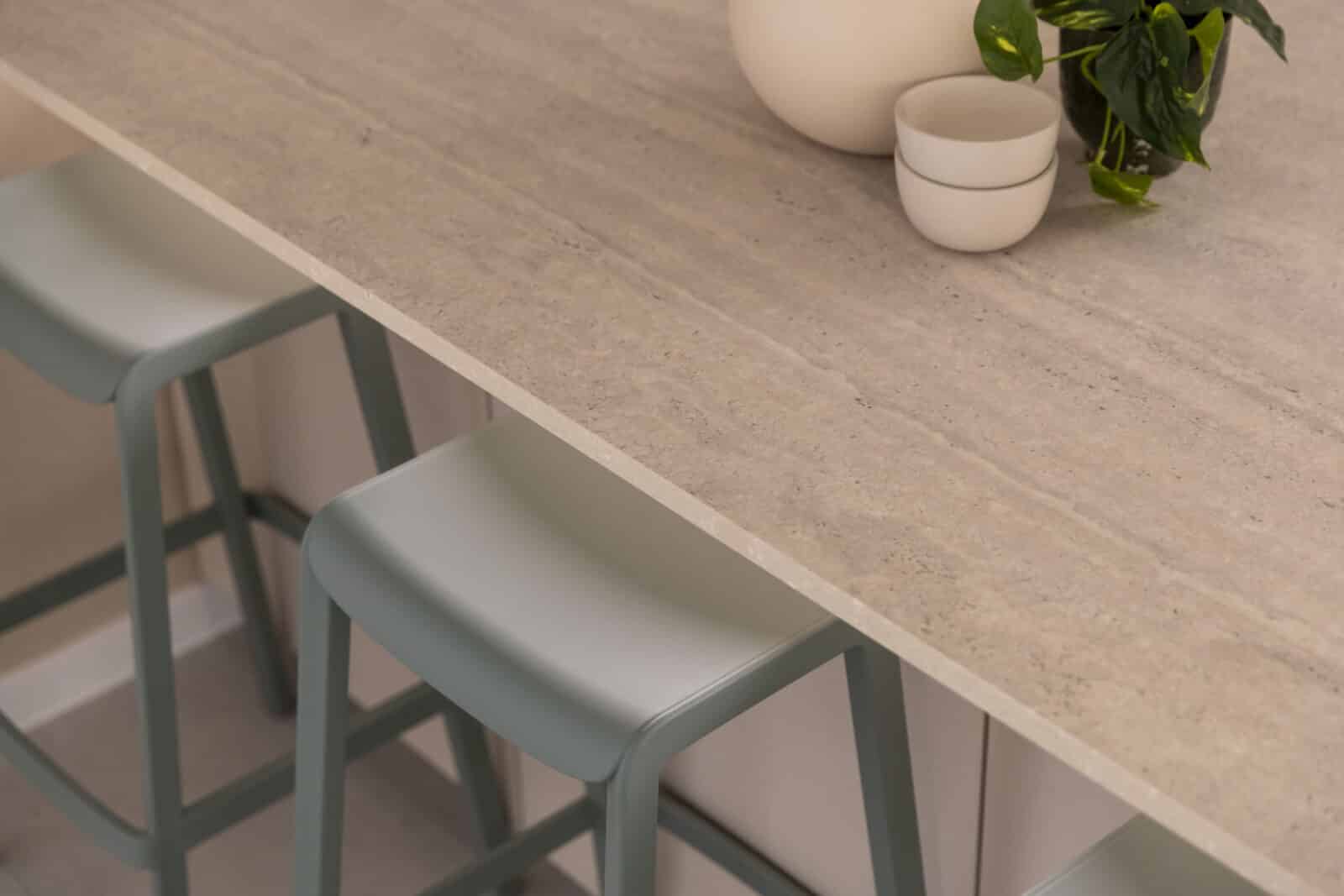 materiaal keukenblad composiet travertino romano