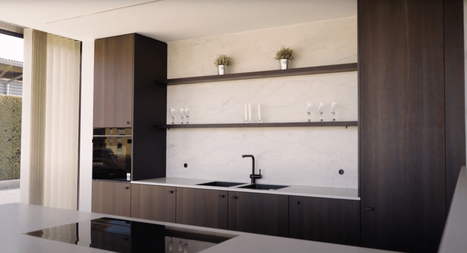 Toonzaalkeuken in composiet van Diresco
